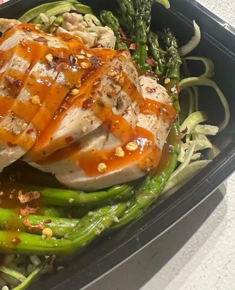Sliced chicken with chili glaze and roasted asparagus